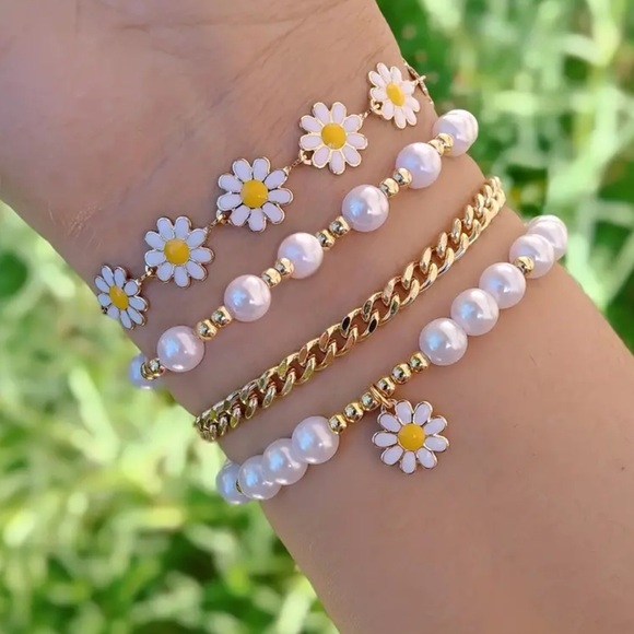 Daisy Flower Charm 4pc Bracelet Set New in package - Picture 7 of 7